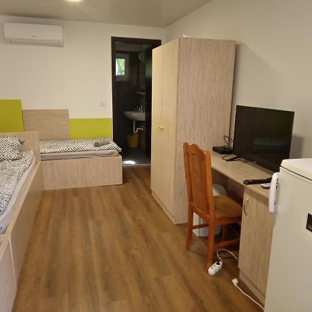 Tiszaliget Apartman és Szálló Szolnok Exterior foto