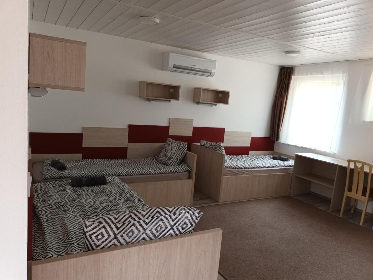 Tiszaliget Apartman és Szálló Szolnok Exterior foto