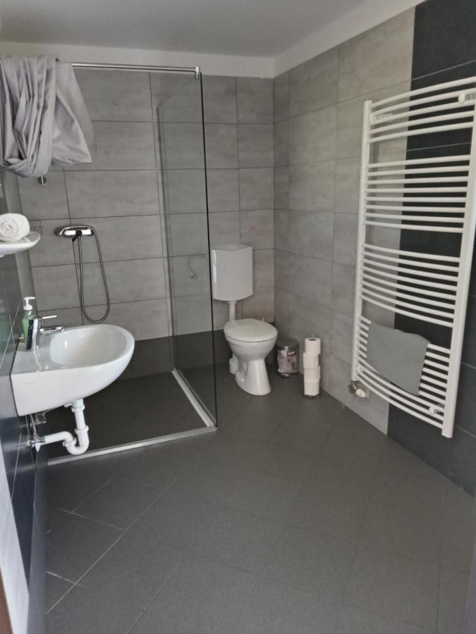 Tiszaliget Apartman és Szálló Szolnok Exterior foto