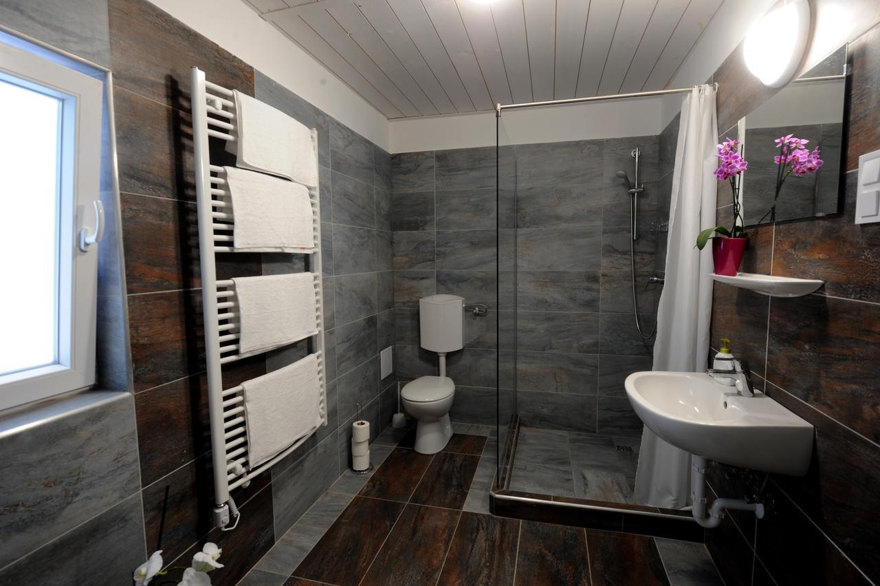 Tiszaliget Apartman és Szálló Szolnok Exterior foto